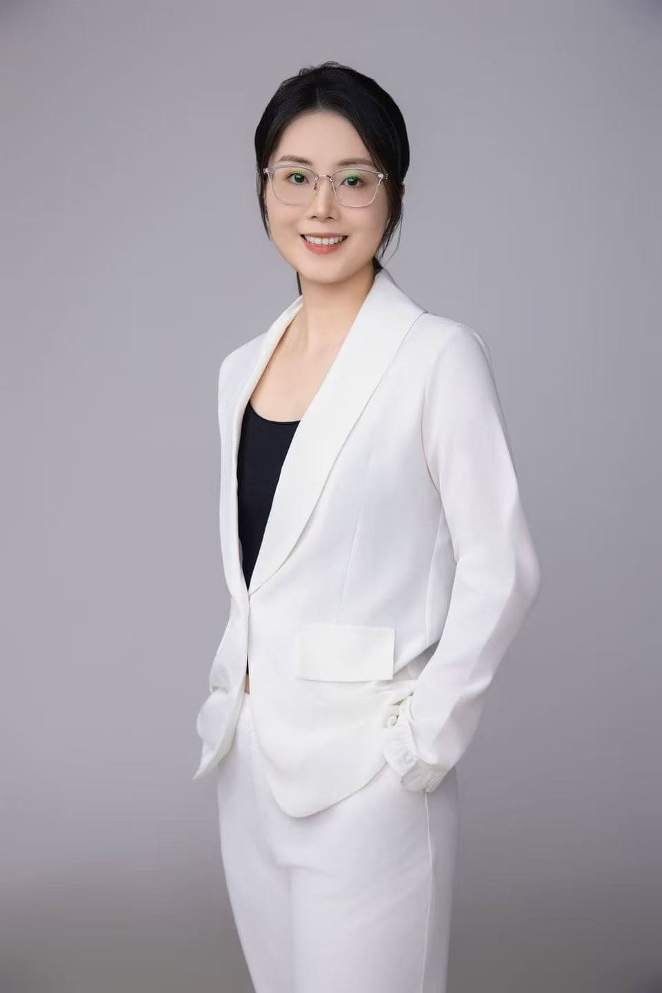 Vivian Luo, Broker Of Record