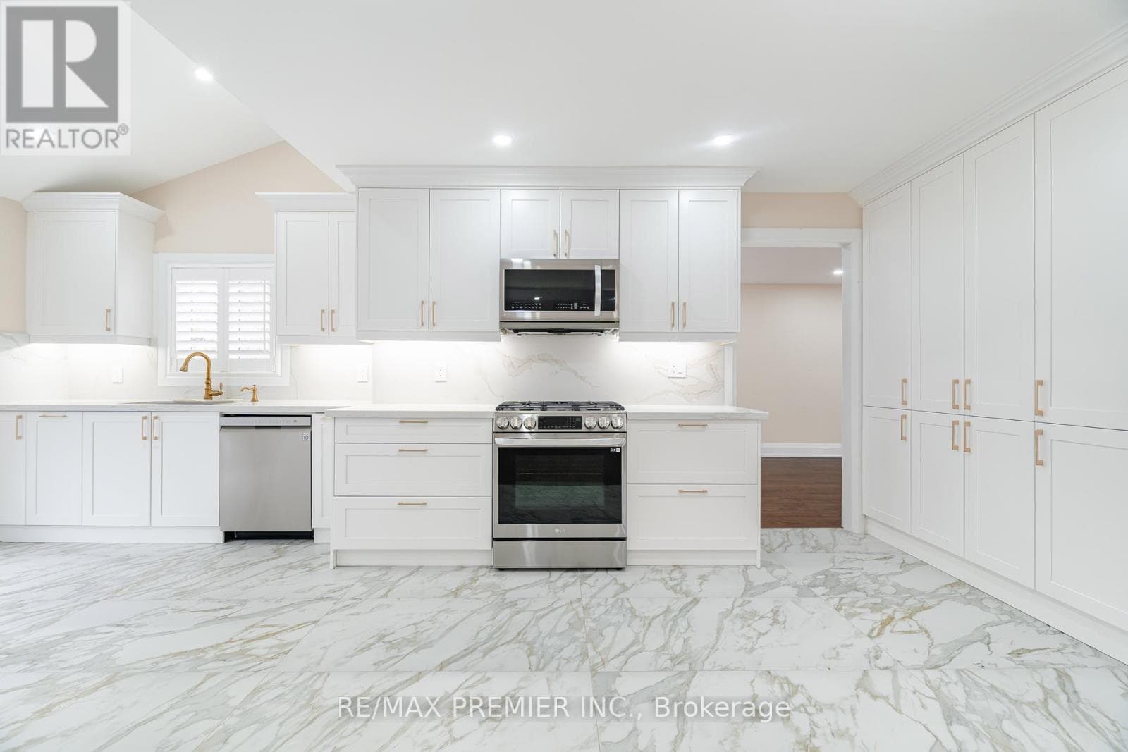 Photo of 495 FAIRVIEW ROAD W