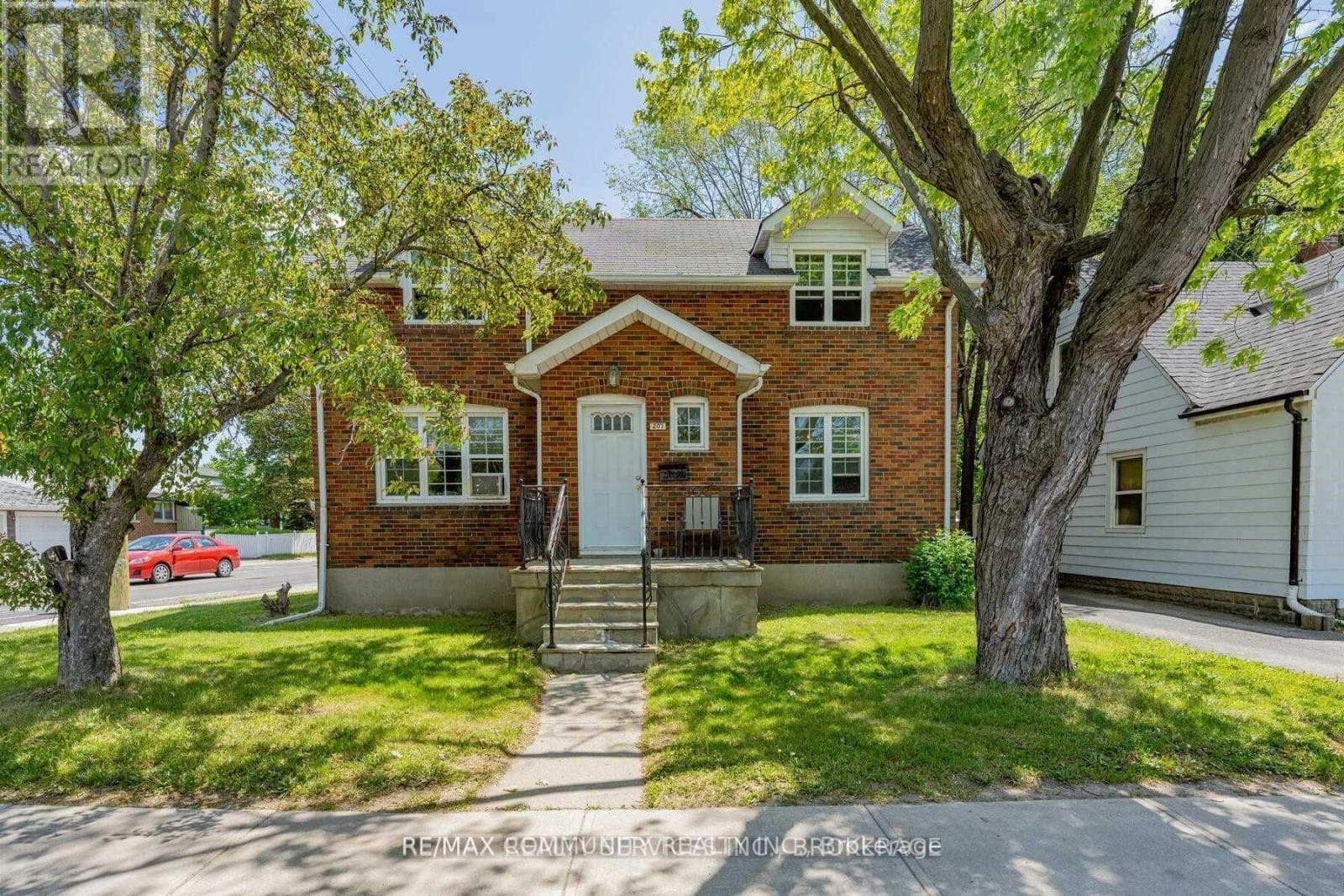 Photo of 207 QUEEN STREET W