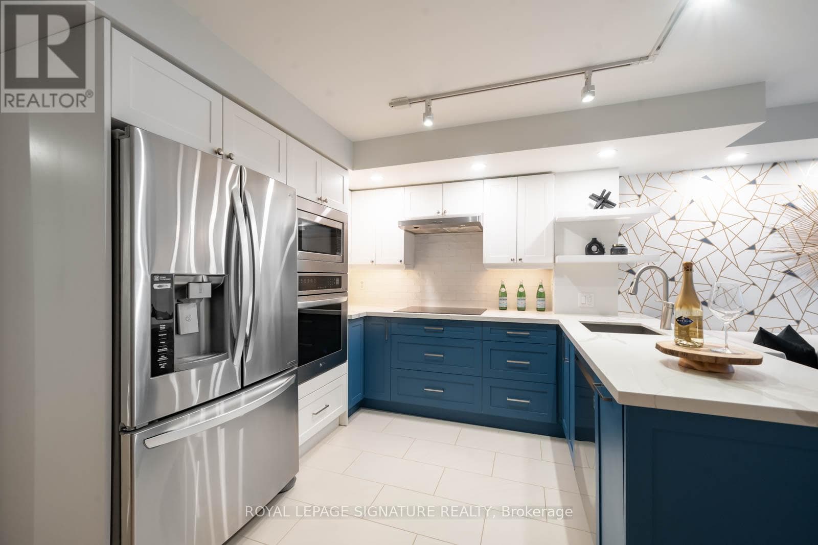 Photo of 1105 - 75 DALHOUSIE STREET
