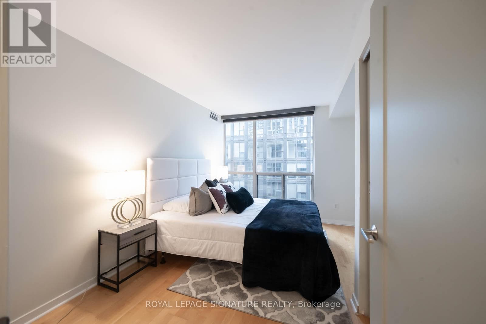 Photo of 1105 - 75 DALHOUSIE STREET