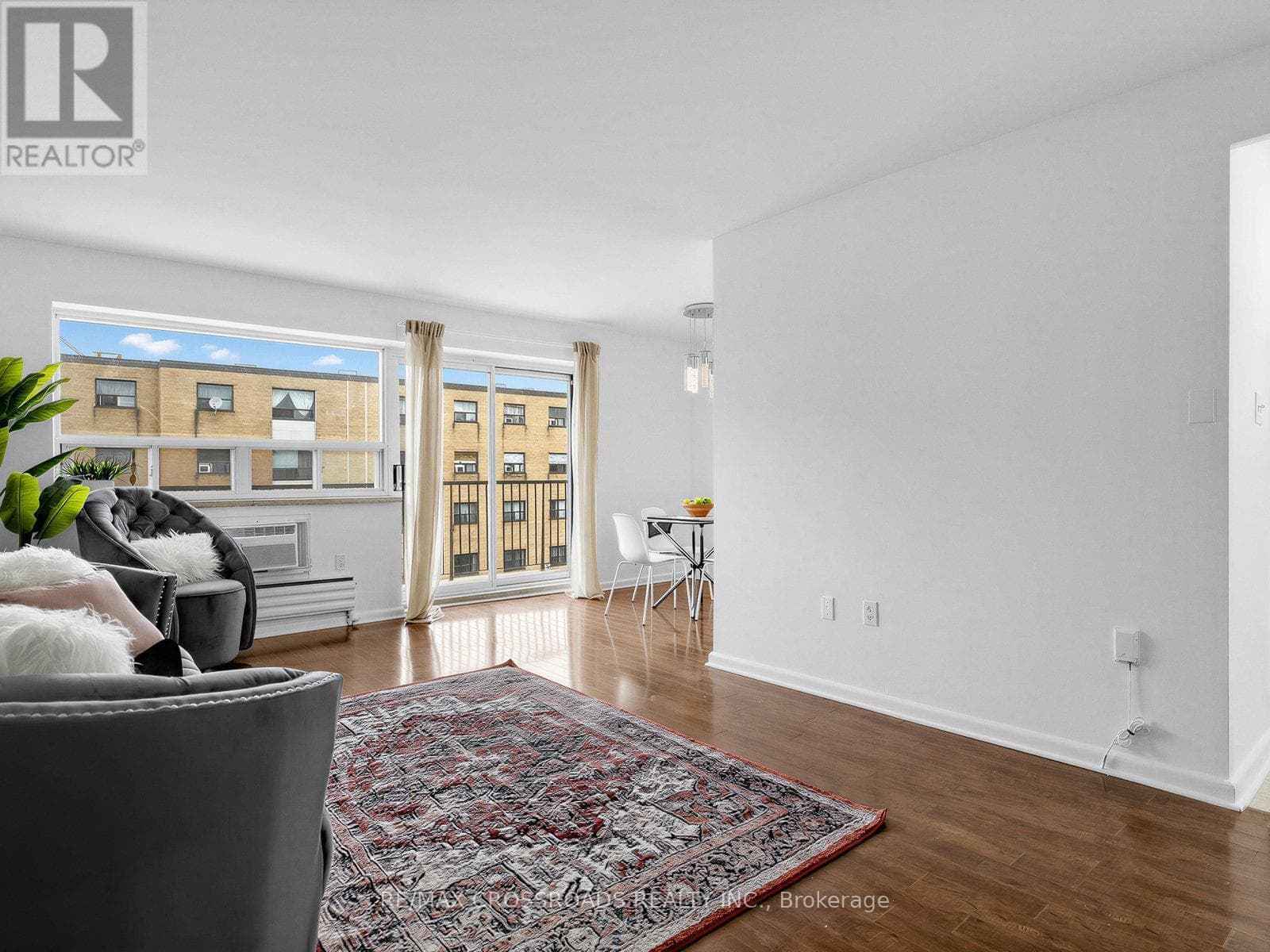 Photo of 407 - 8 KINGSBRIDGE COURT
