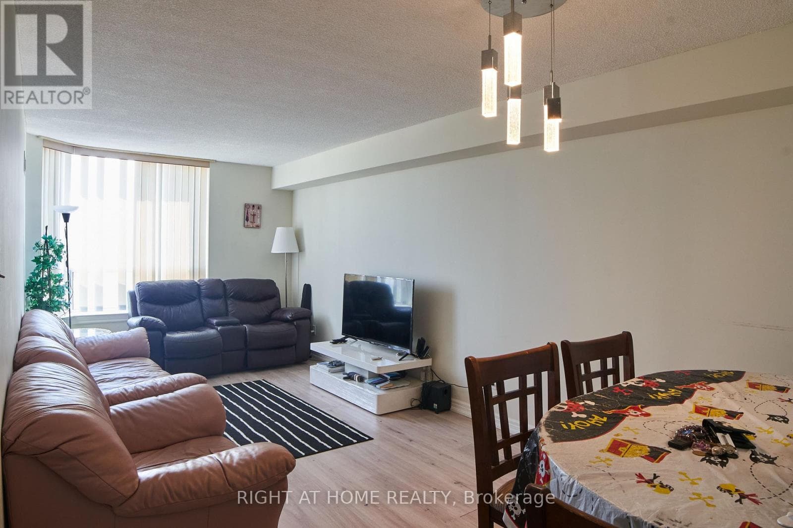 Photo of 609 - 1700 EGLINTON AVENUE E
