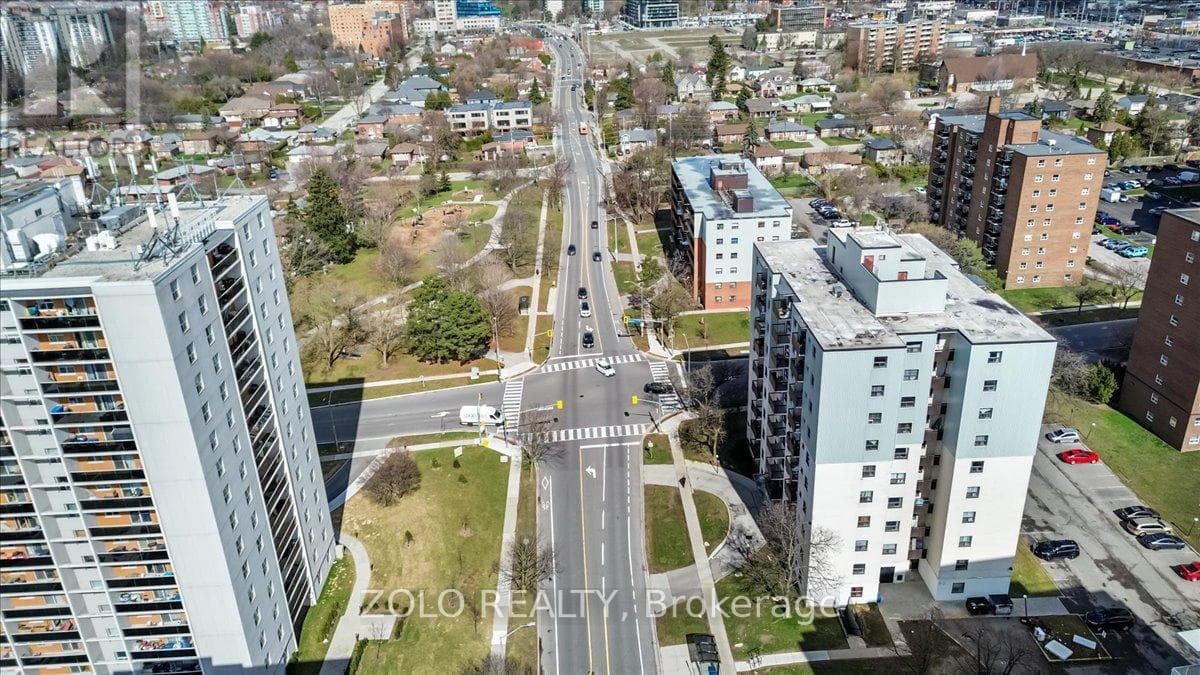 Photo of 203 - 2345 CONFEDERATION PARKWAY