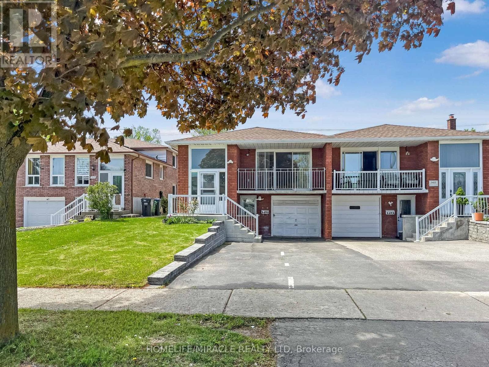 Photo of 3485 OAKGLADE CRESCENT