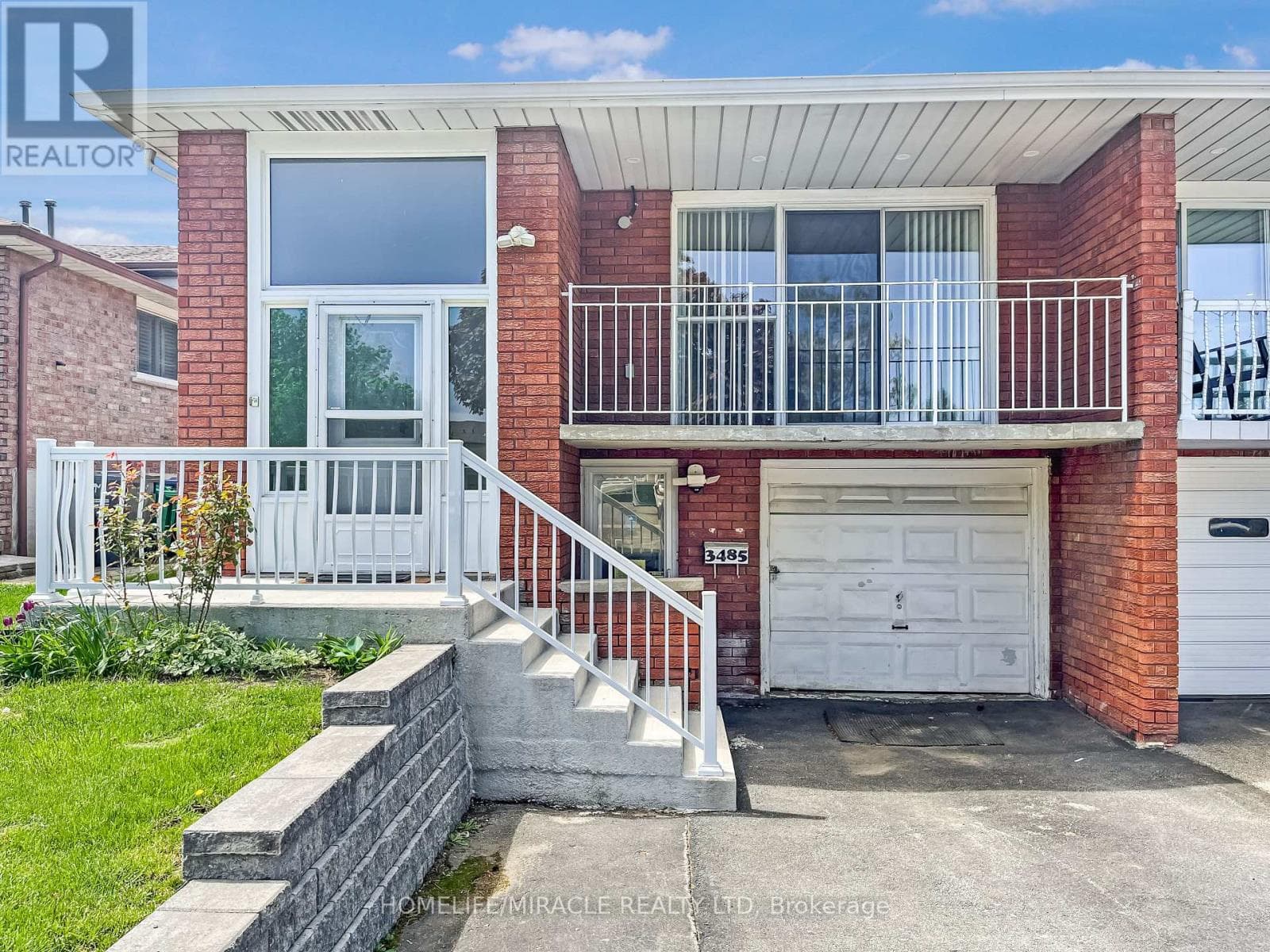 Photo of 3485 OAKGLADE CRESCENT