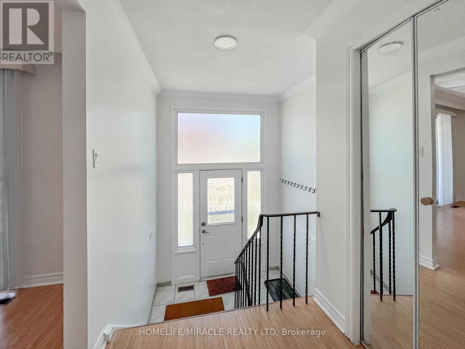 Photo of 3485 OAKGLADE CRESCENT