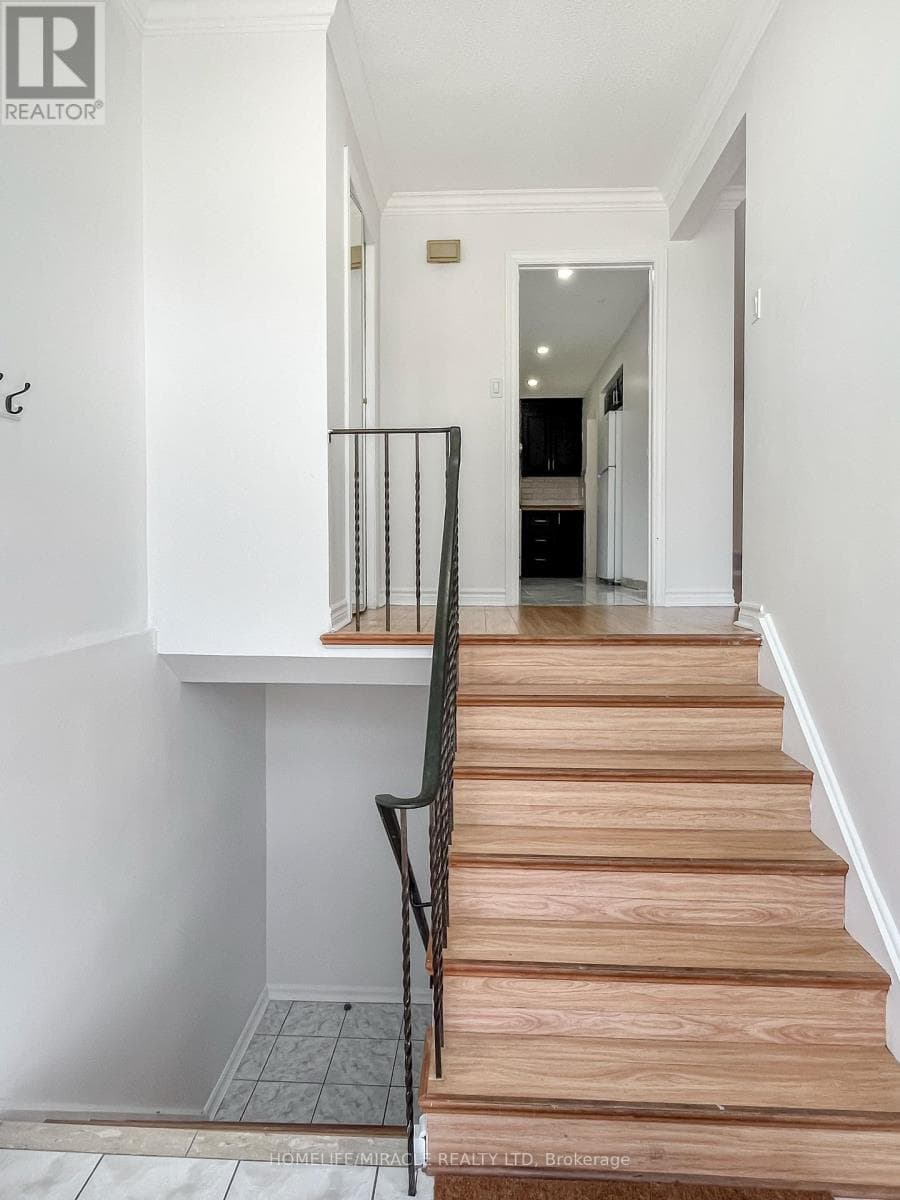 Photo of 3485 OAKGLADE CRESCENT