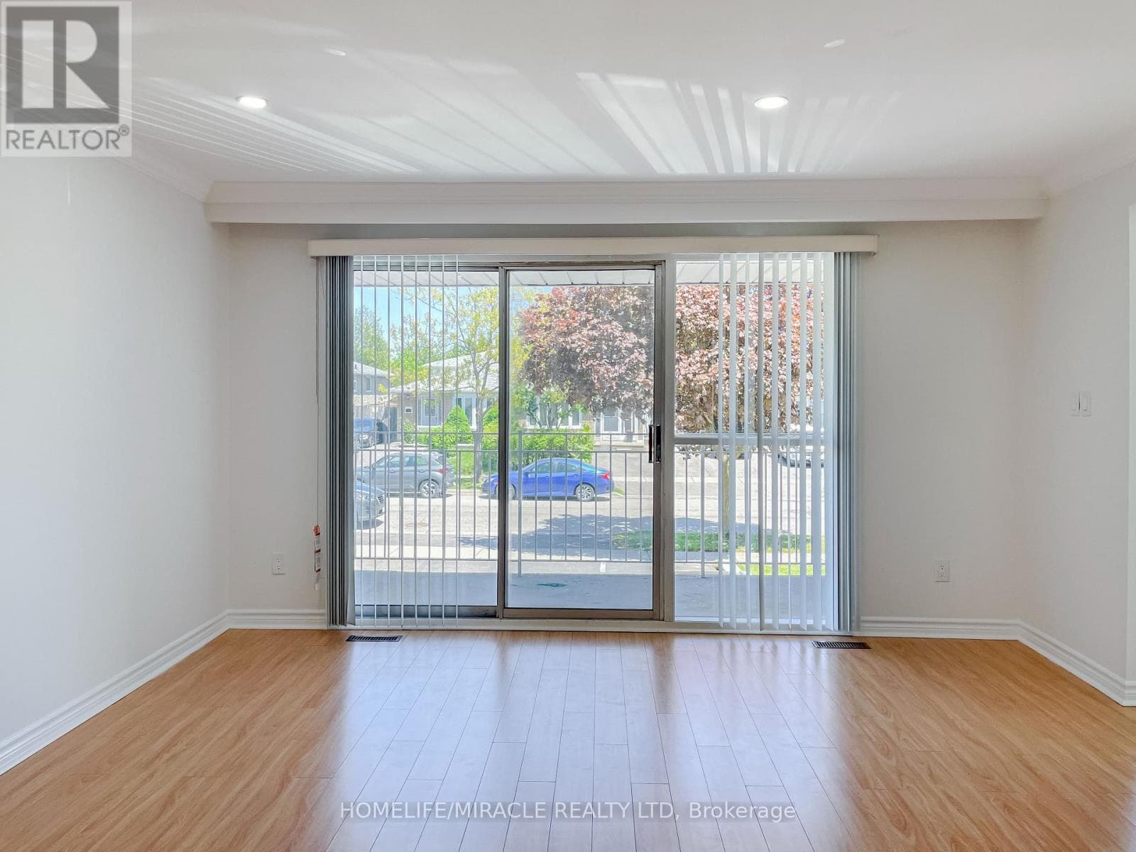 Photo of 3485 OAKGLADE CRESCENT