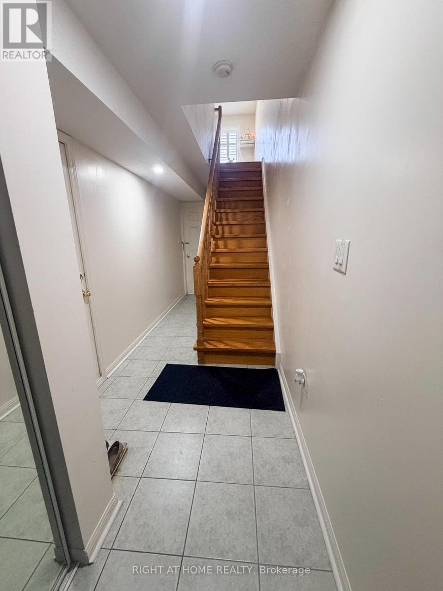 Photo of 28 - 1525 SOUTH PARADE COURT