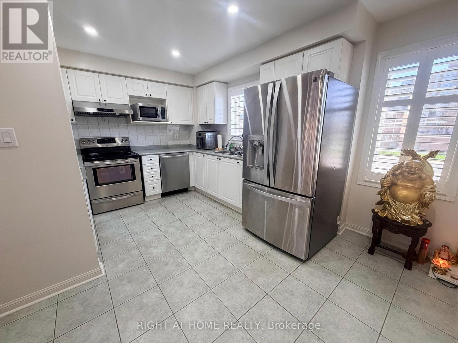 Photo of 28 - 1525 SOUTH PARADE COURT