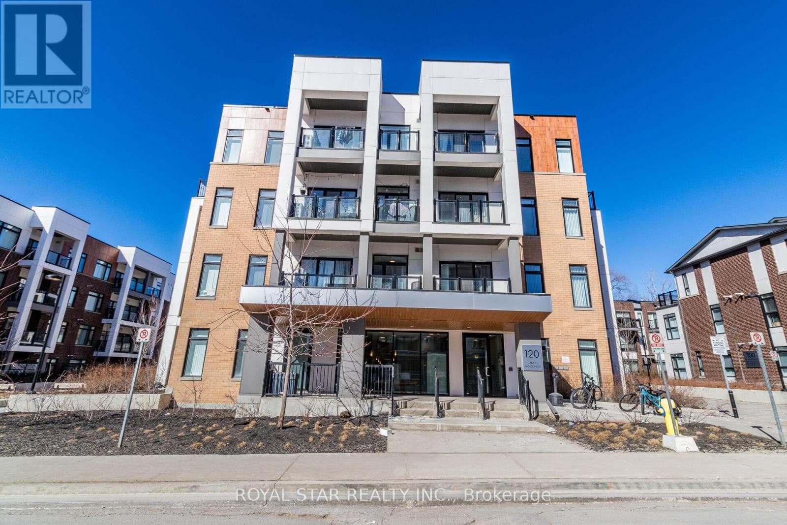 Photo of 401 - 120 CANON JACKSON DRIVE