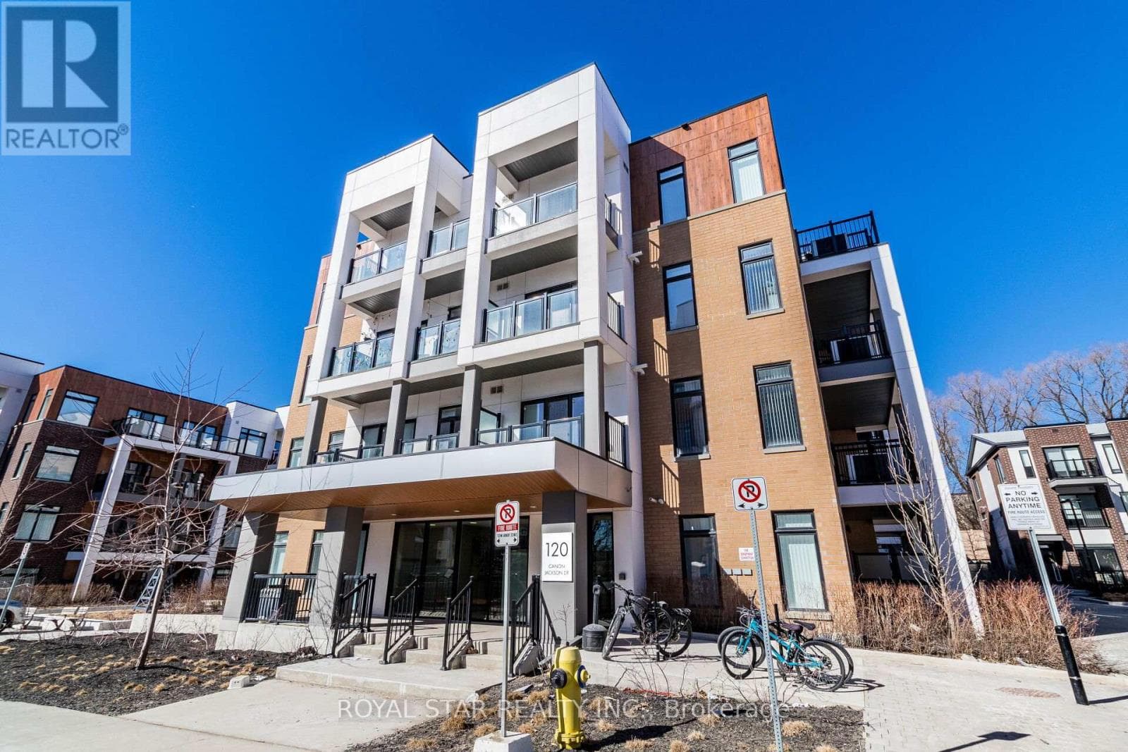 Photo of 401 - 120 CANON JACKSON DRIVE