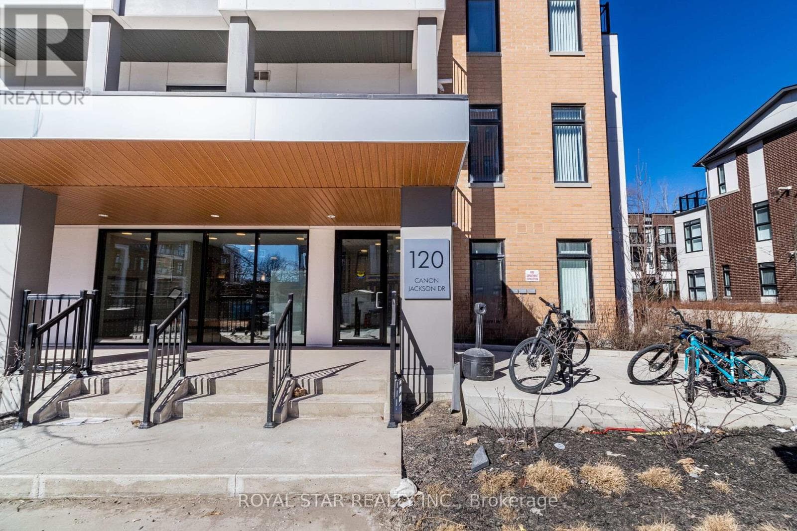Photo of 401 - 120 CANON JACKSON DRIVE