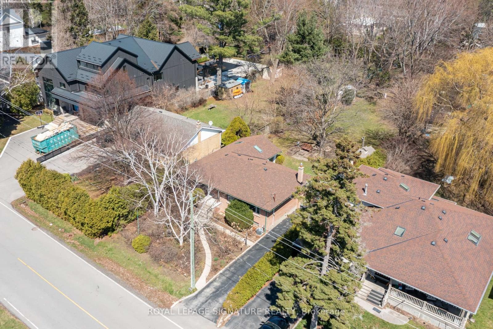 Photo of 411 MAPLEHURST AVENUE