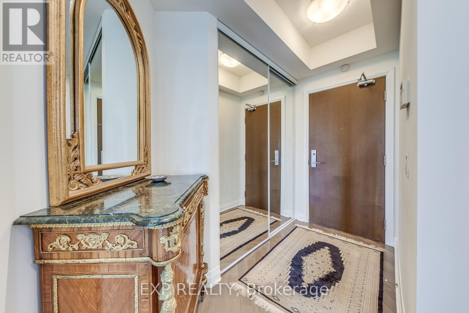 Photo of 905 - 1055 SOUTHDOWN ROAD