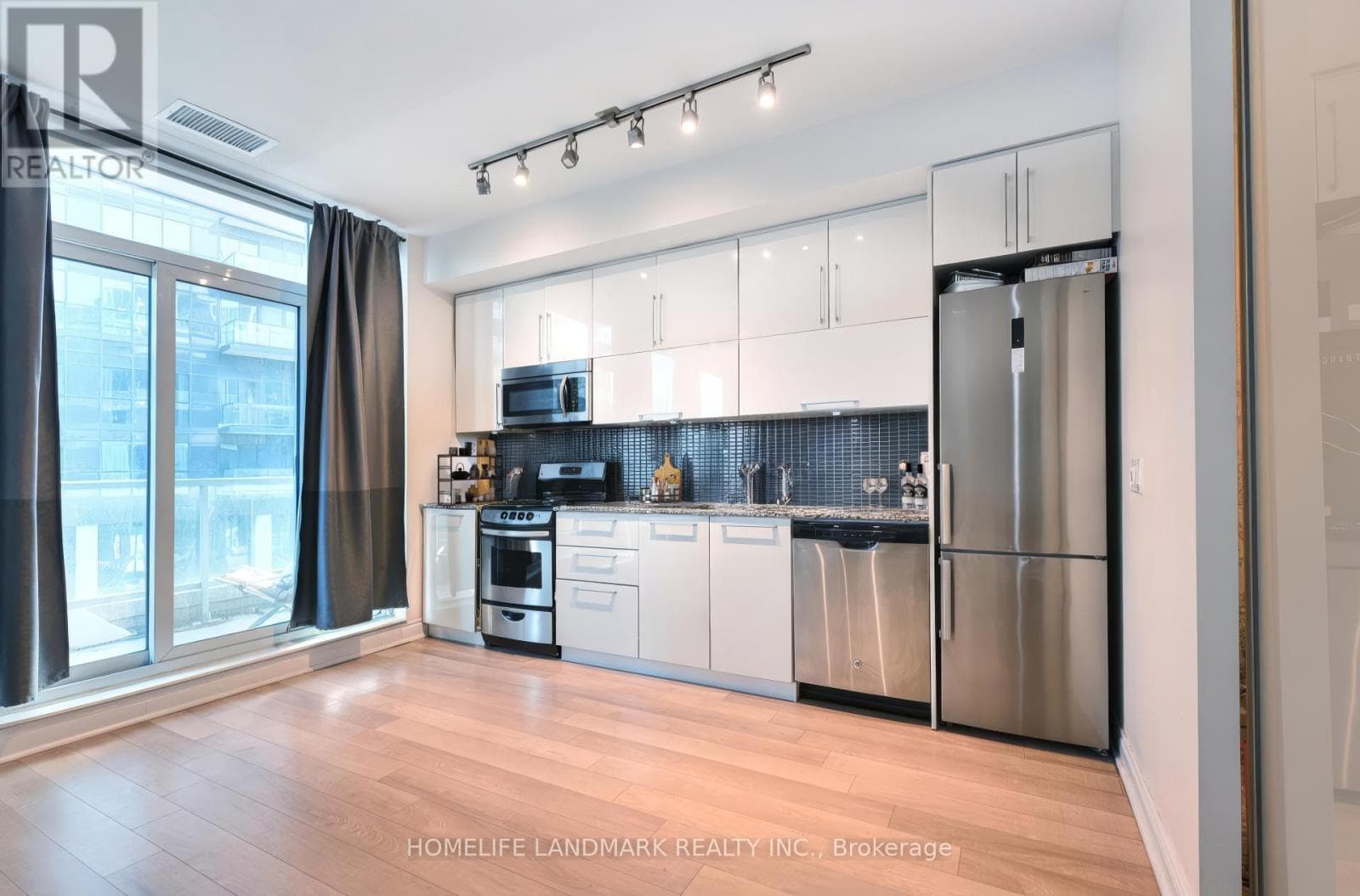 Photo of 227 - 80 MARINE PARADE DRIVE