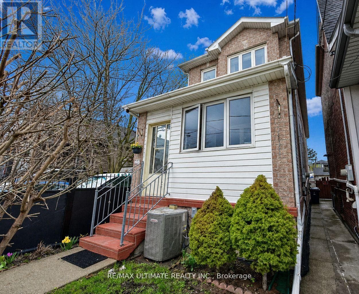 Photo of 227 EARLSCOURT AVENUE