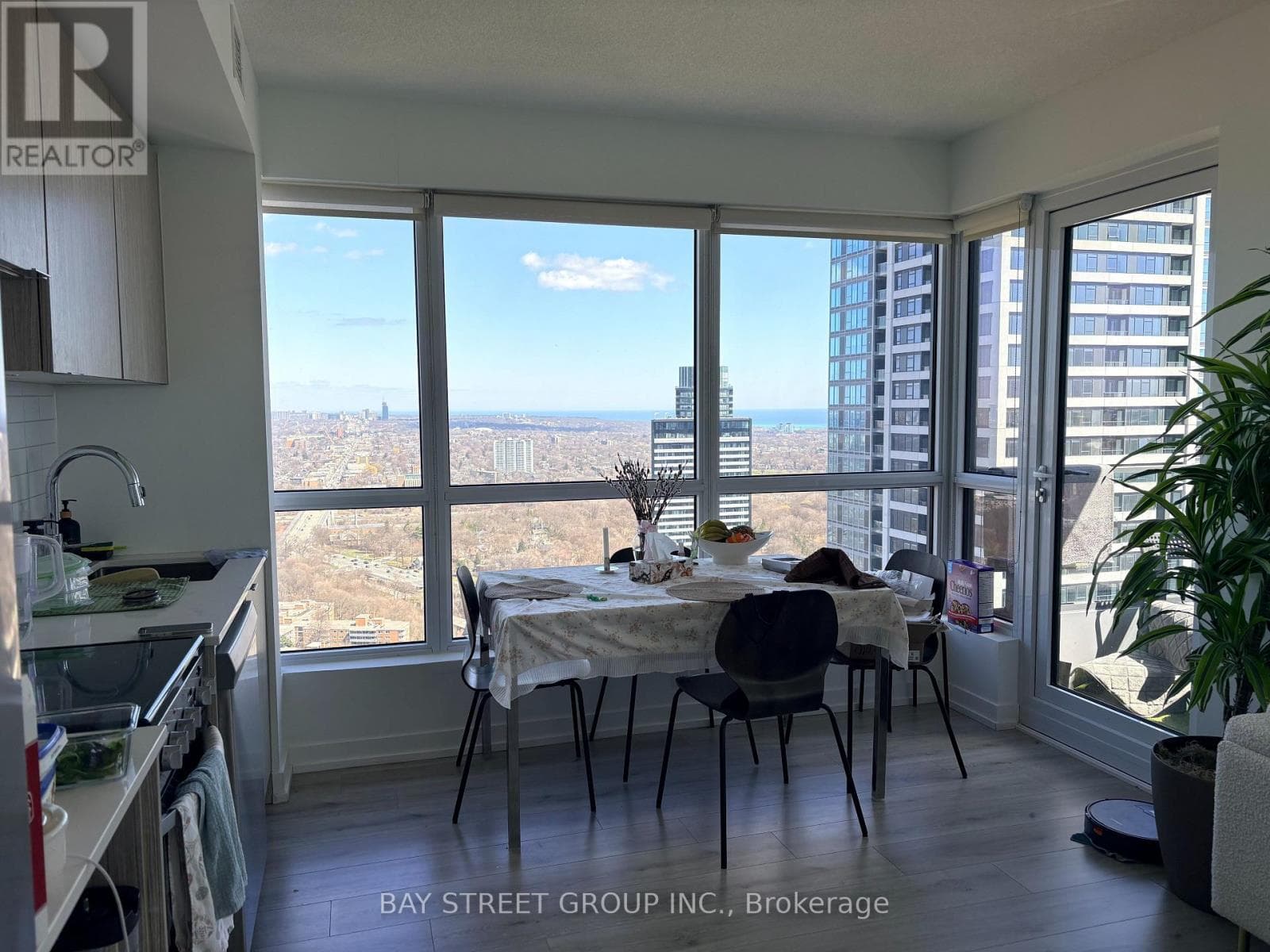 Photo of 4010 - 395 BLOOR STREET E