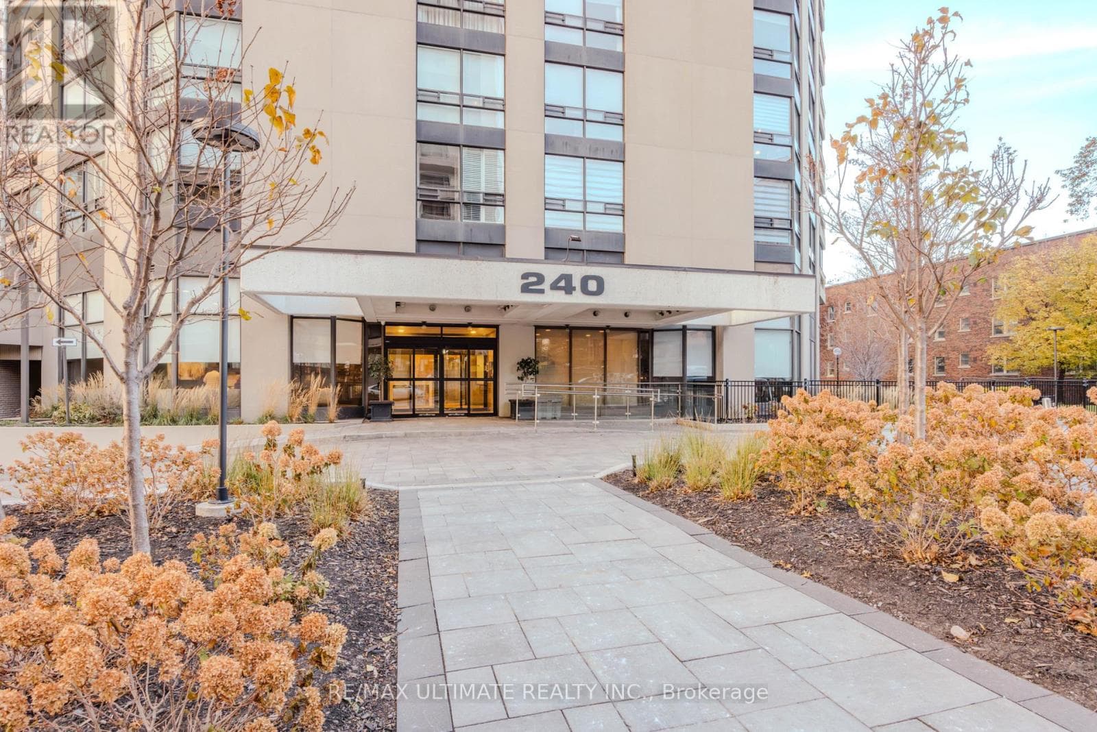 Photo of 201 - 240 HEATH STREET W