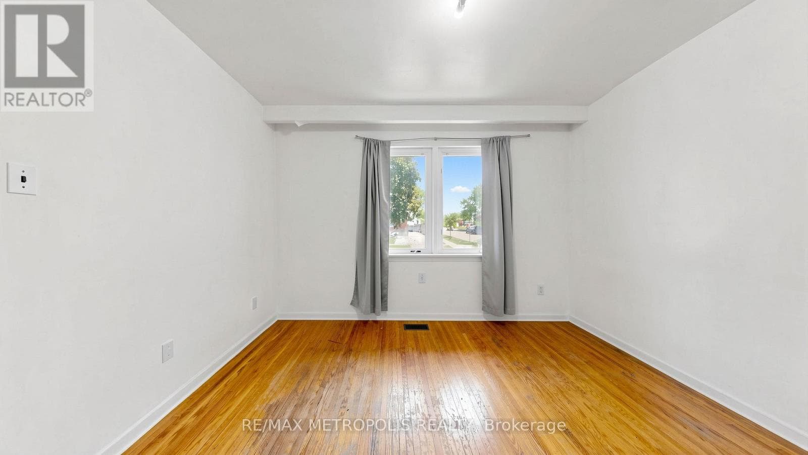 Photo of 1 COUNCIL CRESCENT