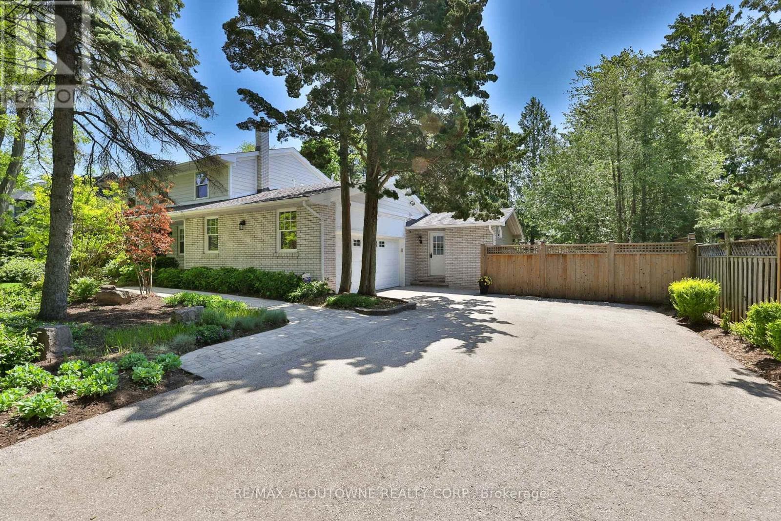 Photo of 1268 HILLHURST ROAD