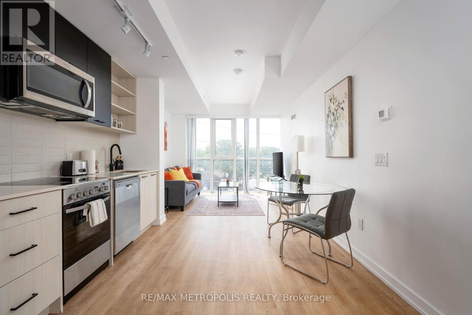 Photo of 407 - 2300 ST CLAIR AVENUE W