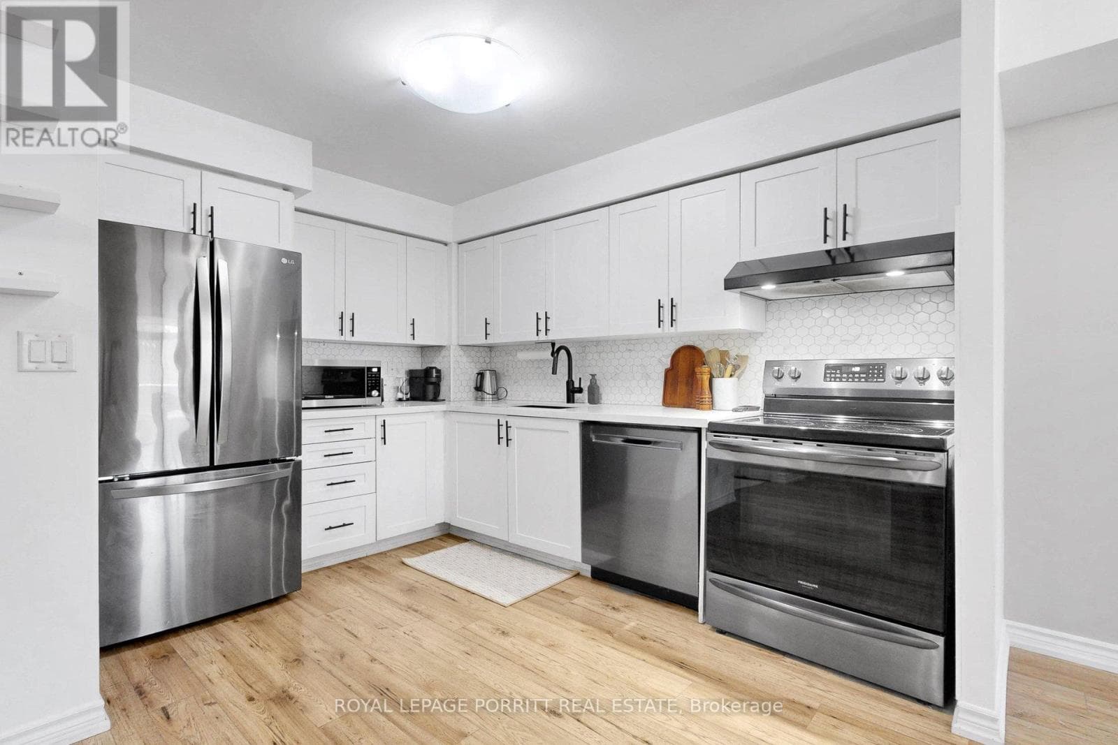 Photo of 927 - 3888 DUKE OF YORK BOULEVARD