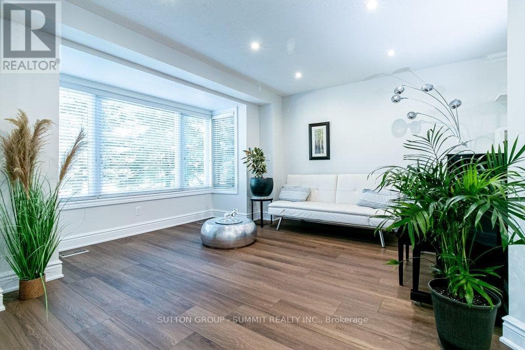 Photo of 3739 ST. LAURENT COURT
