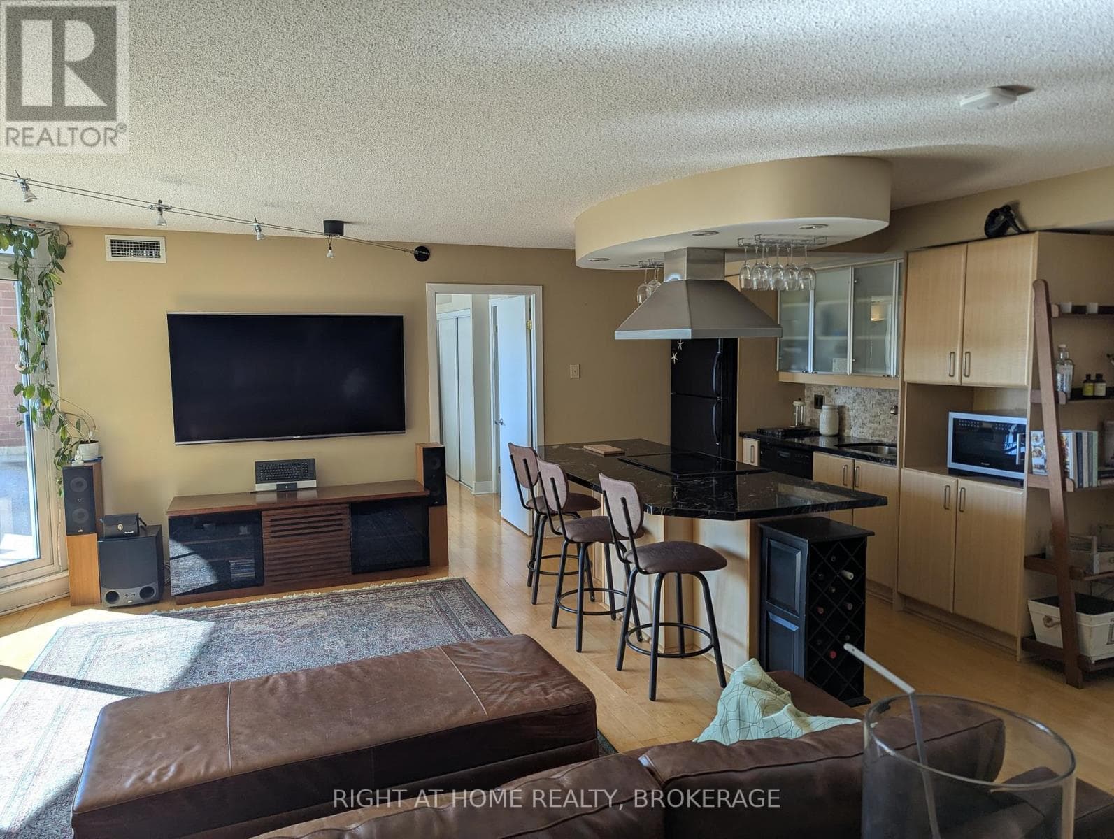 Photo of 608 - 550 QUEENS QUAY W