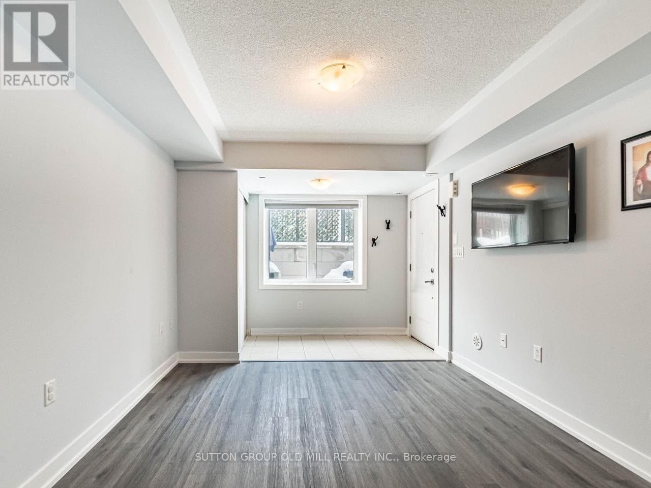 Photo of 301 - 6 DRUMMOND STREET