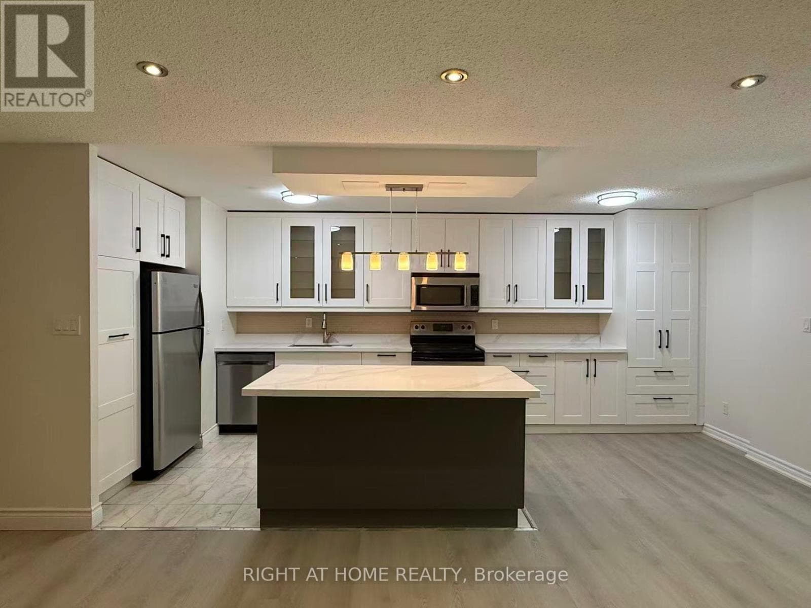 Photo of 109 - 3025 THE CREDIT WOODLANDS DRIVE