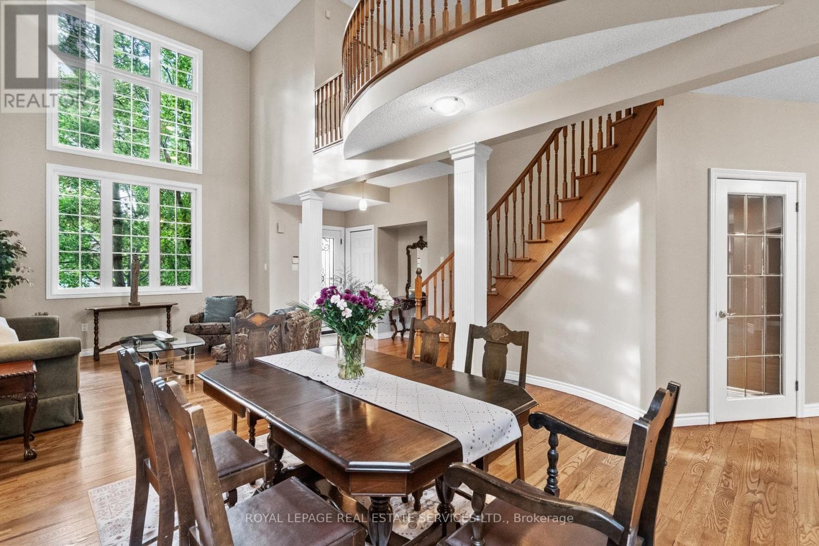 Photo of 2045 ROSEMOUNT CRESCENT