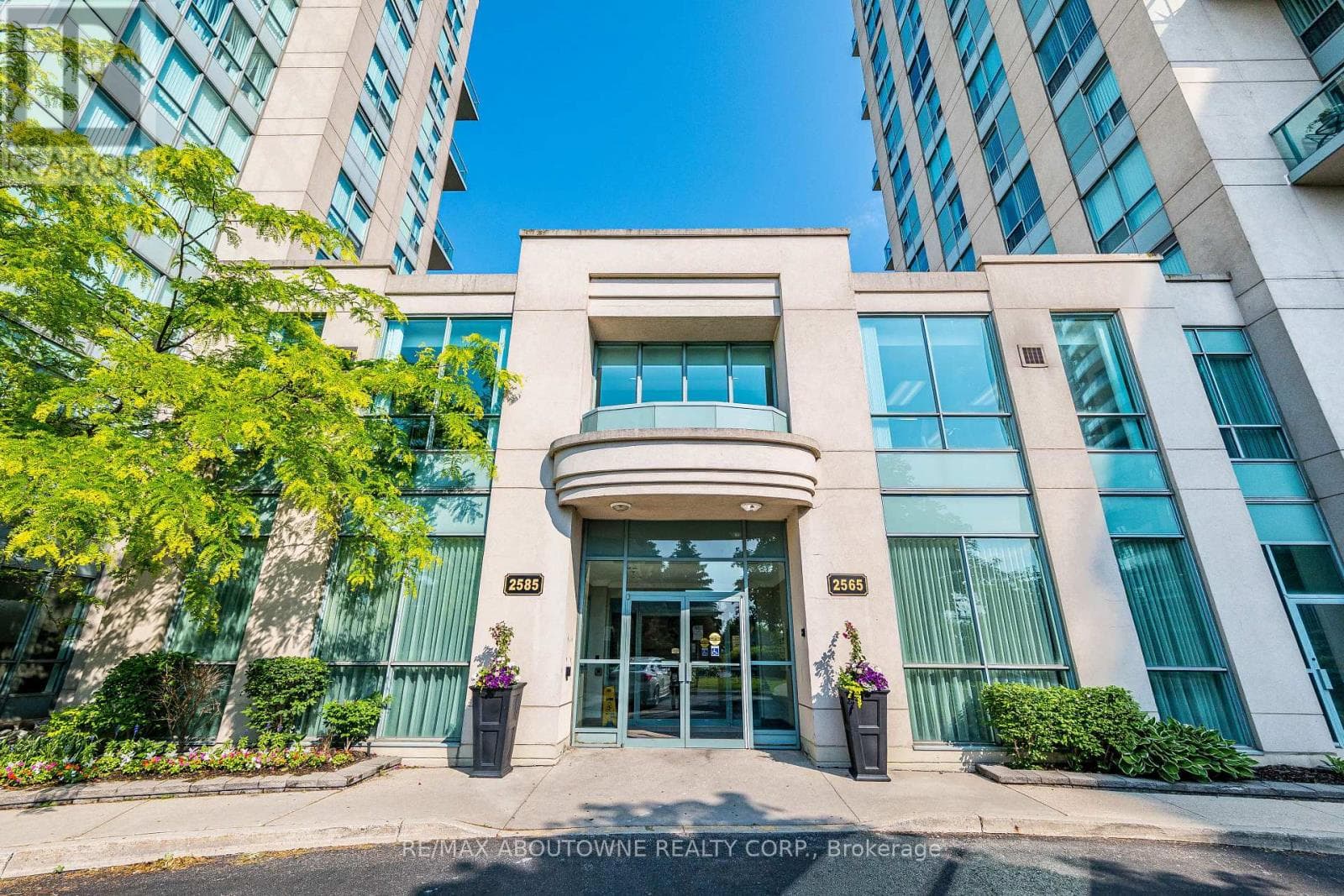 Photo of 1102 - 2585 ERIN CENTRE BOULEVARD