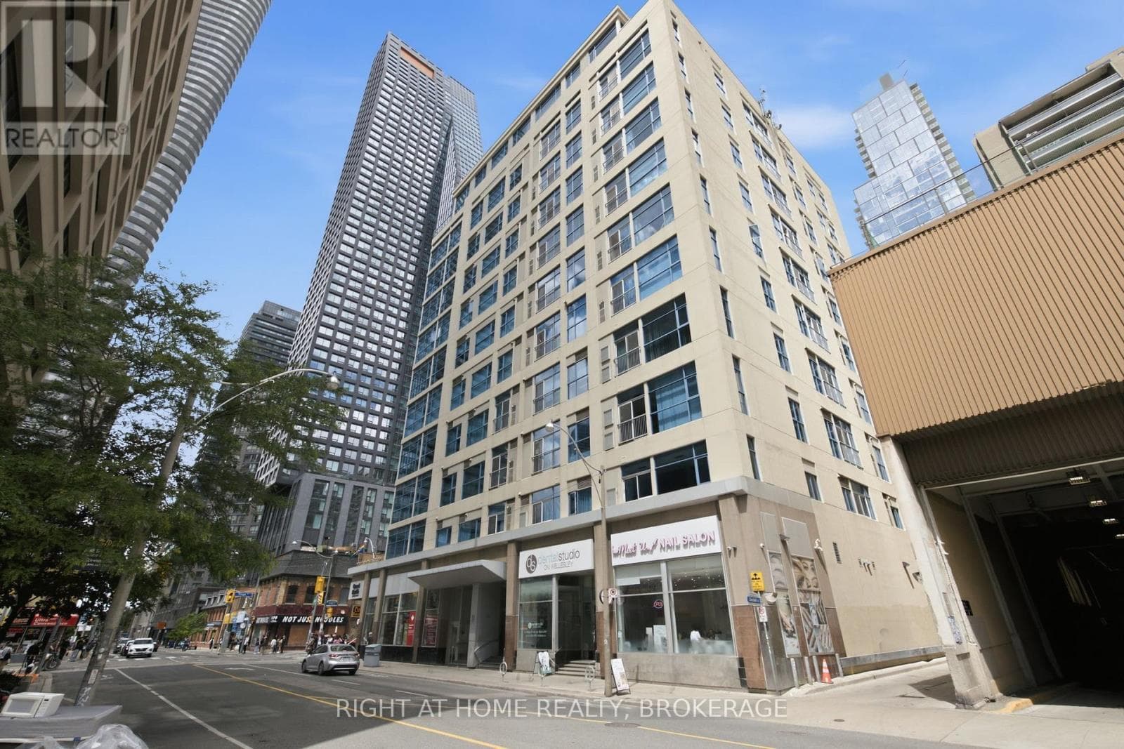 Photo of 802 - 8 WELLESLEY STREET E