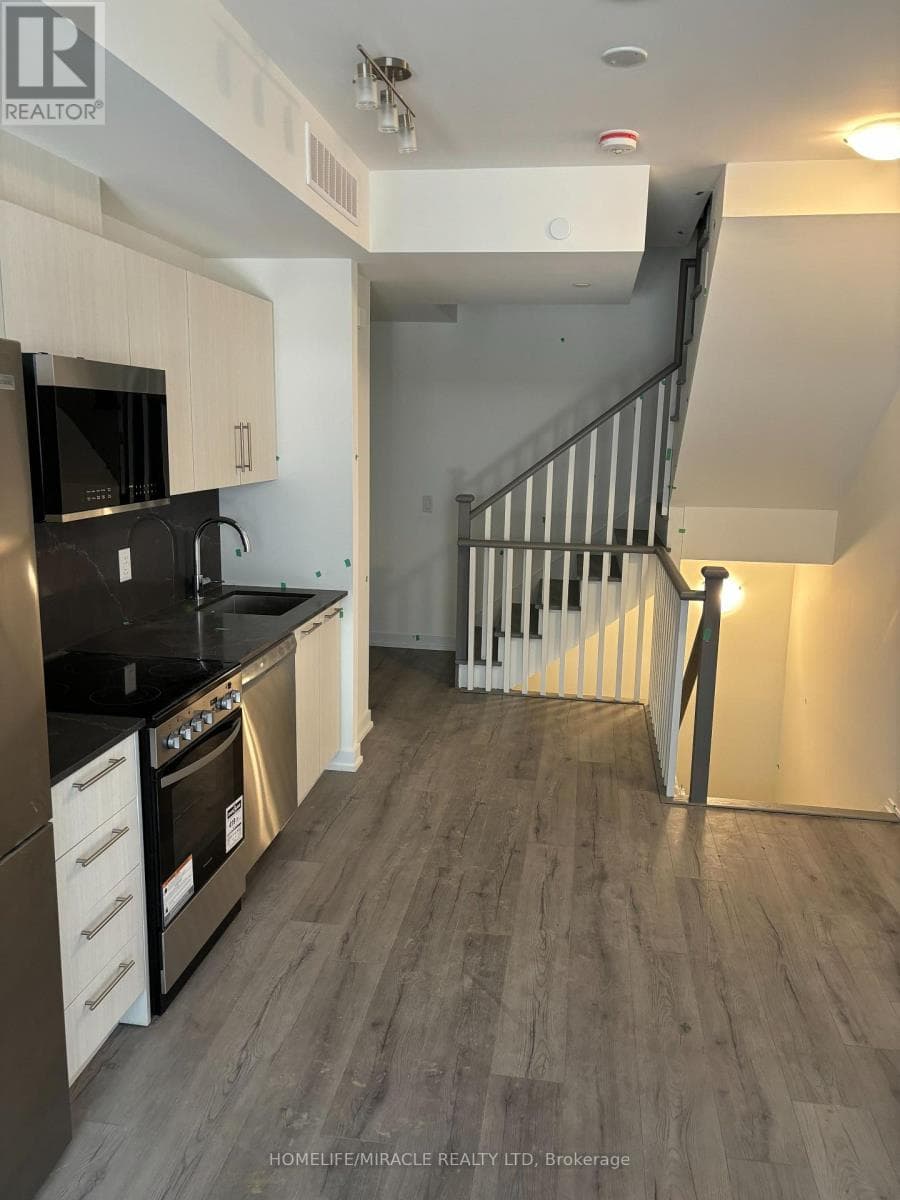 Photo of 61 BLKB - 861 SHEPPARD AVENUE W