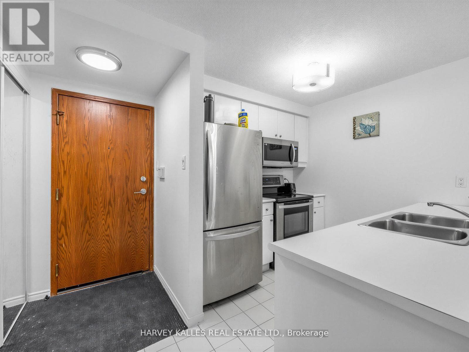 Photo of 705 - 10 YONGE STREET