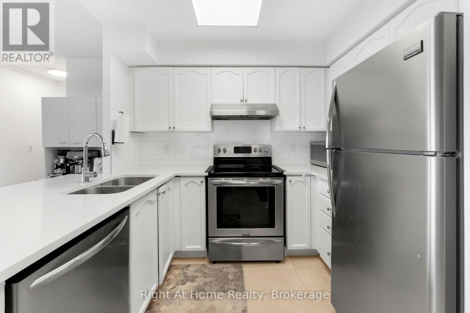 Photo of 1611 - 2545 ERIN CENTRE BOULEVARD