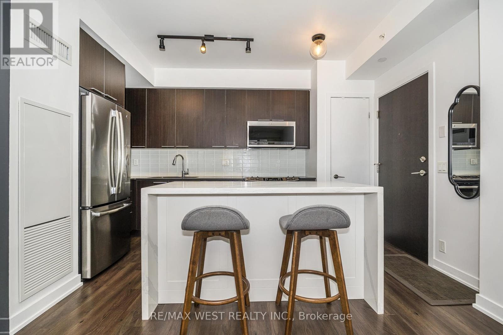 Photo of 1705 - 10 PARK LAWN ROAD