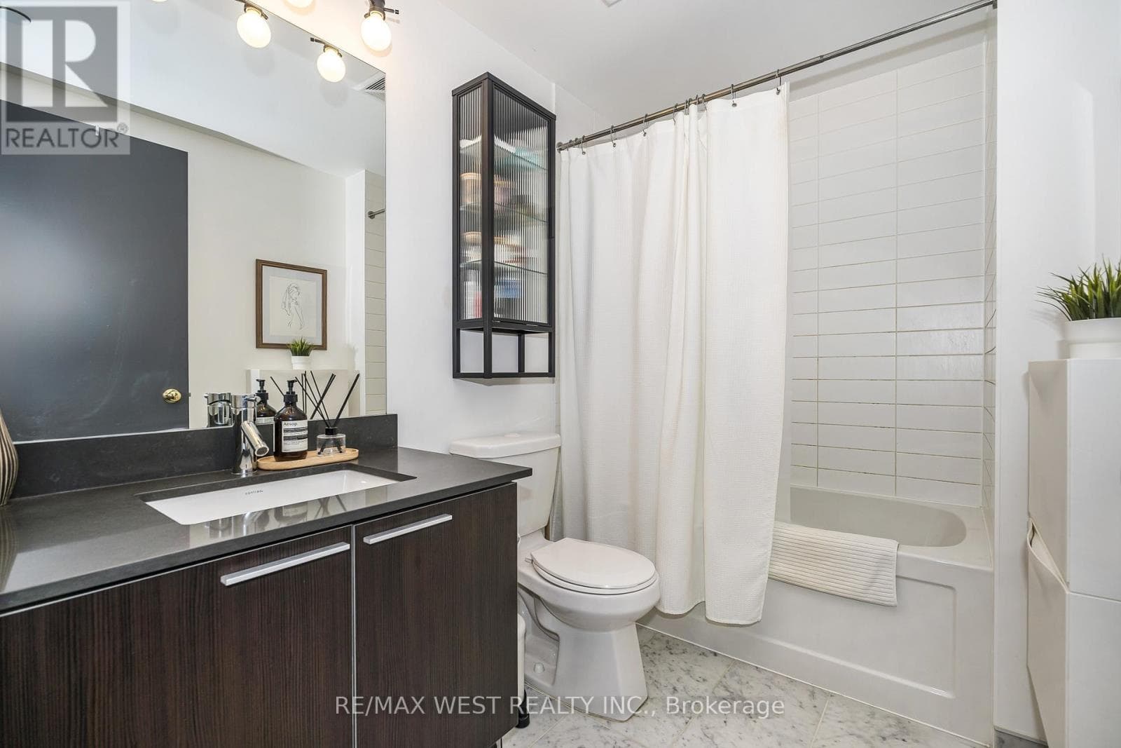 Photo of 1705 - 10 PARK LAWN ROAD