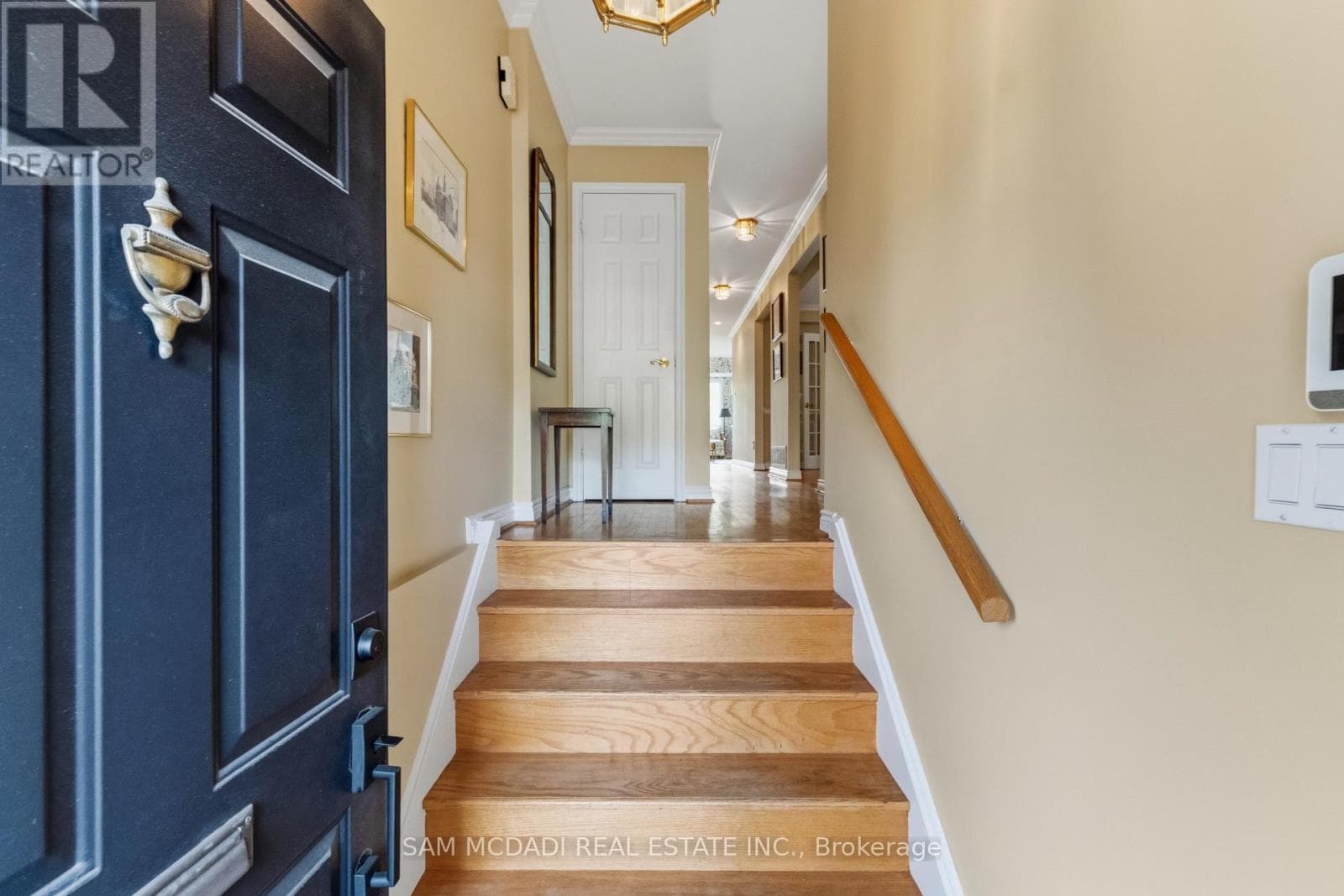 Photo of 690 ORIOLE PARKWAY
