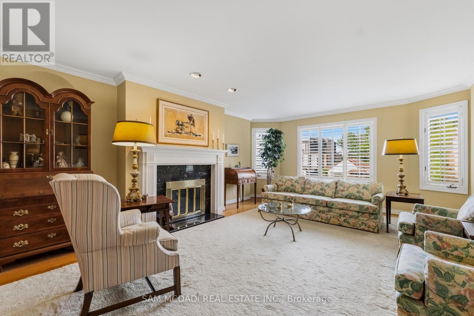 Photo of 690 ORIOLE PARKWAY