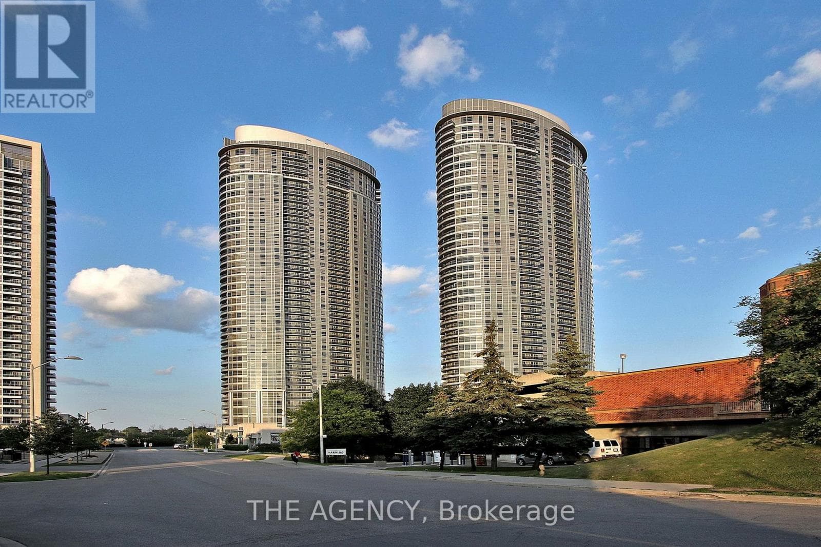 Photo of 1015 - 135 VILLAGE GREEN SQUARE