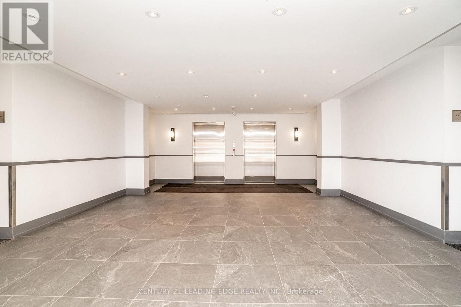 Photo of 421 - 570 LOLITA GARDENS