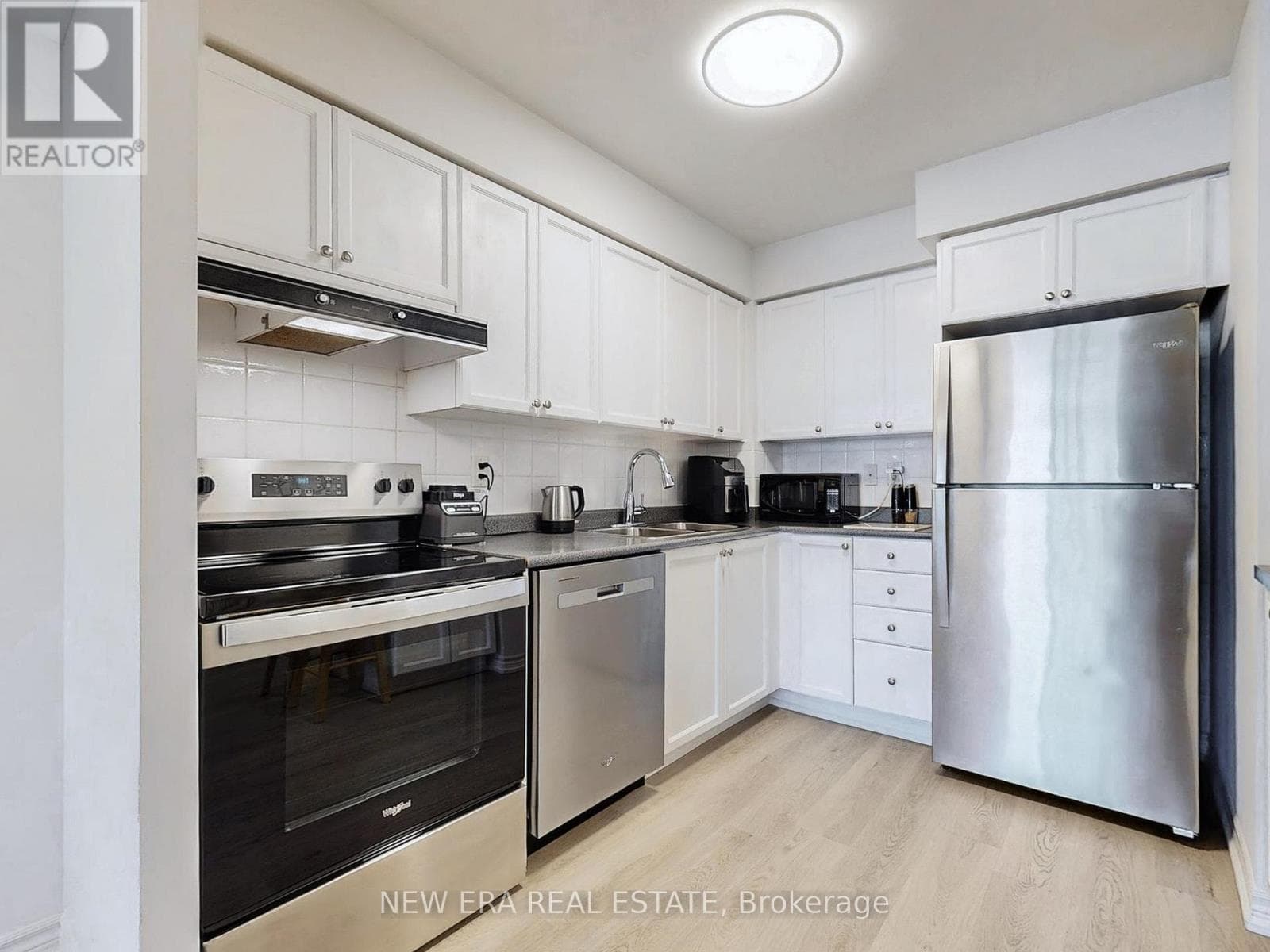 Photo of 923 - 3888 DUKE OF YORK BOULEVARD