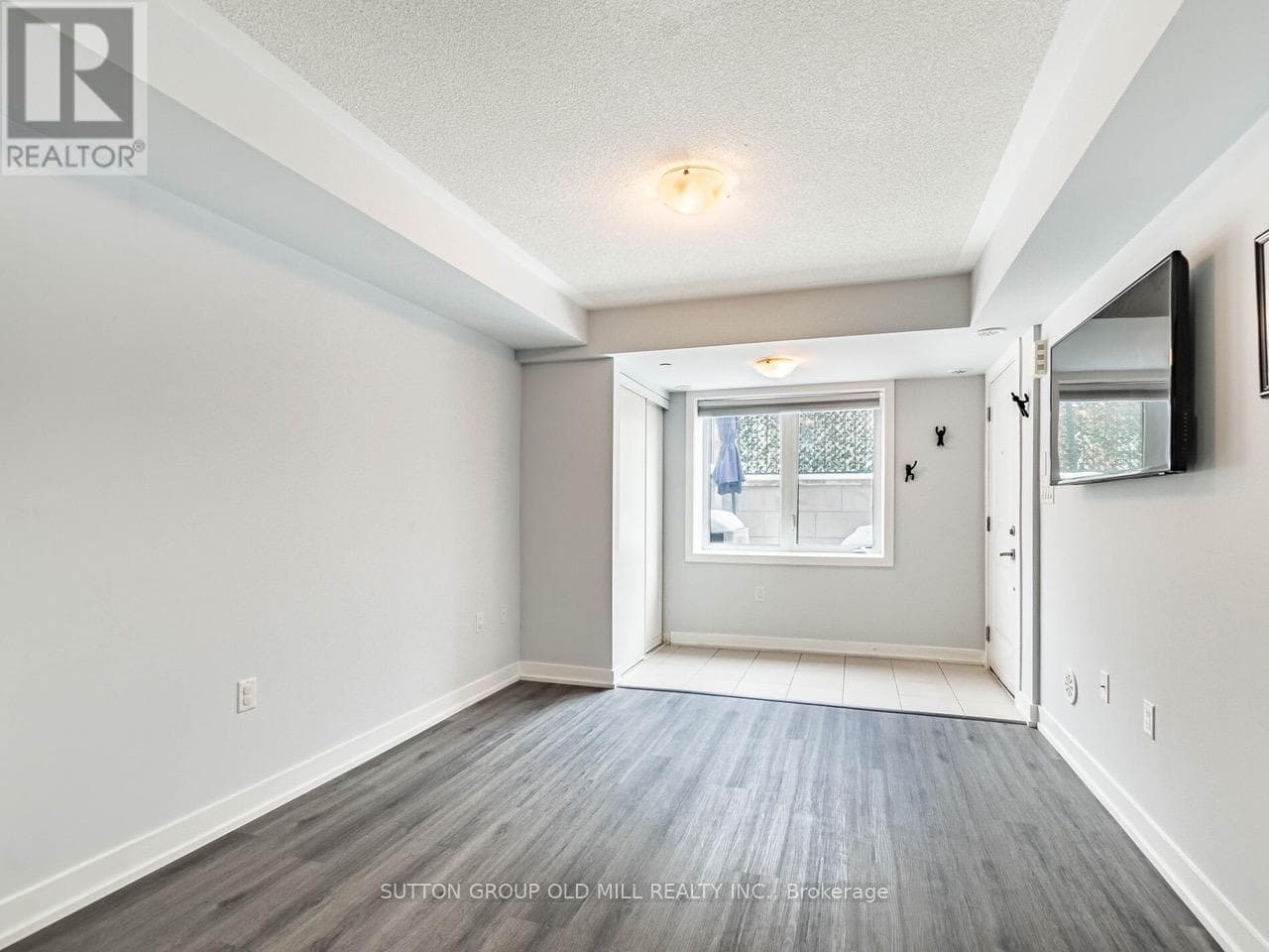 Photo of 301 - 6 DRUMMOND STREET