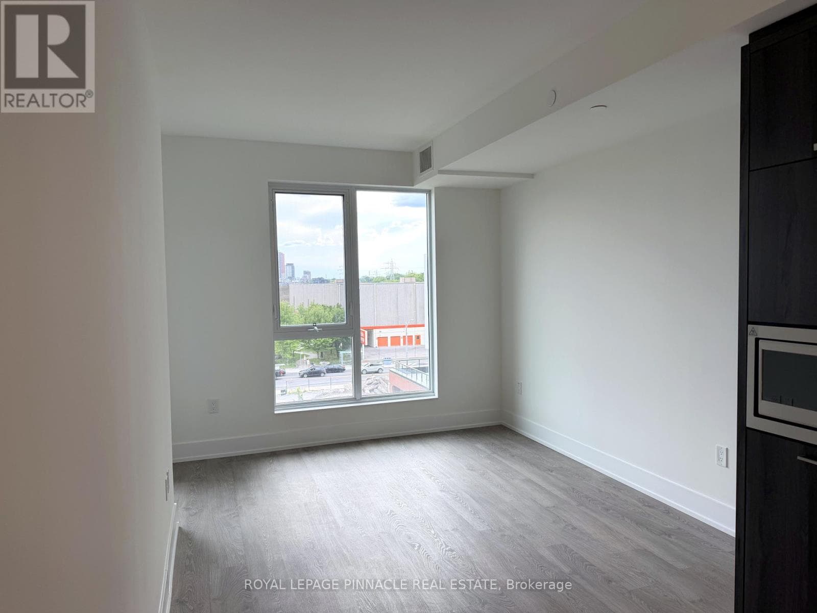Photo of 444 - 858 DUPONT STREET