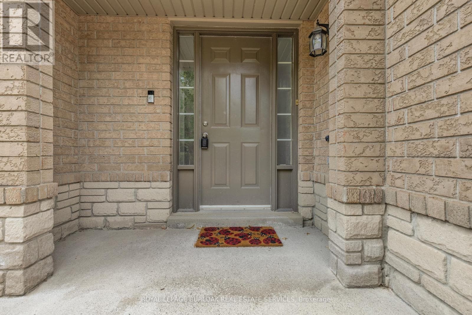 Photo of 32 - 130 ROBERT STREET