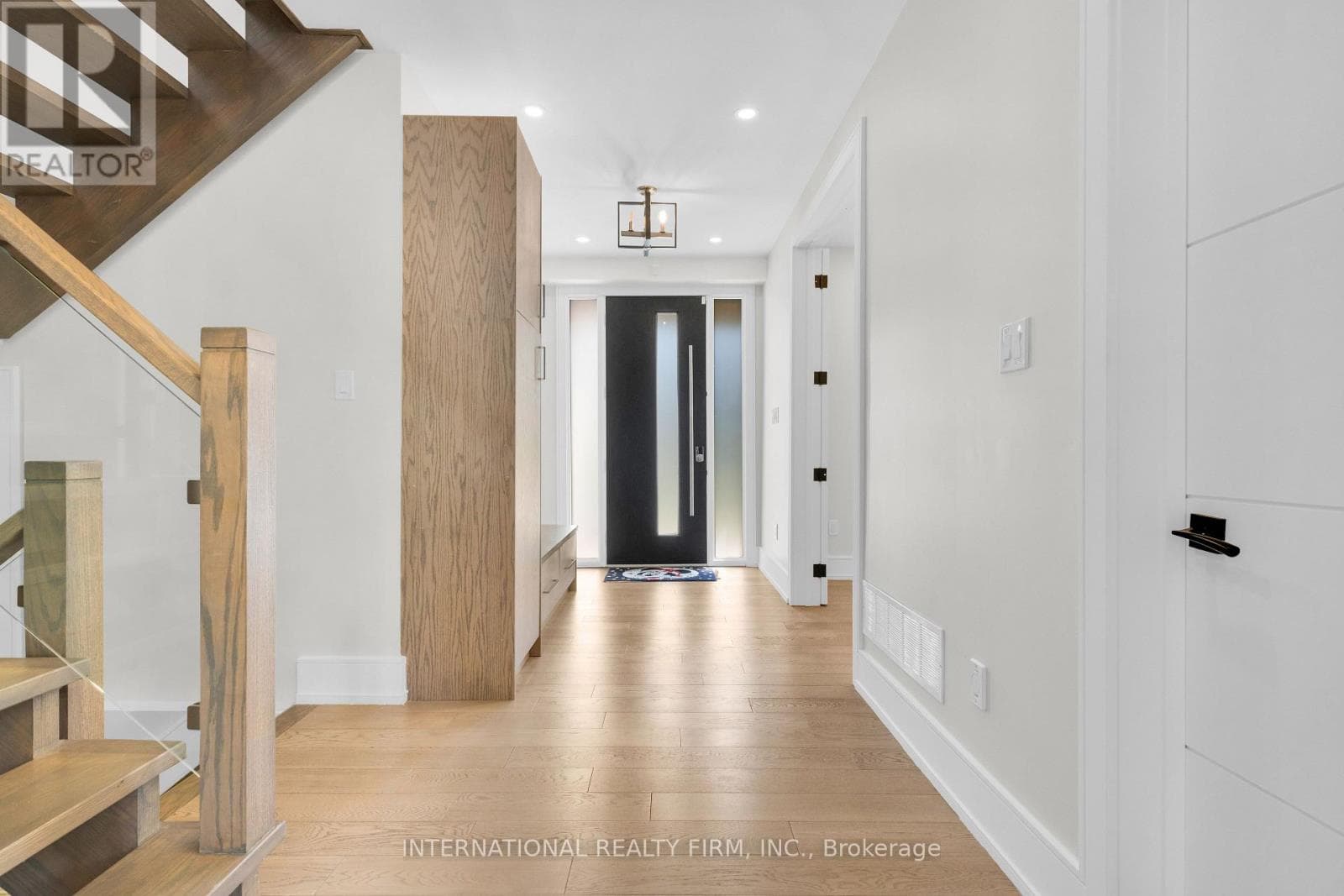 Photo of 46 SUNNYPOINT CRESCENT