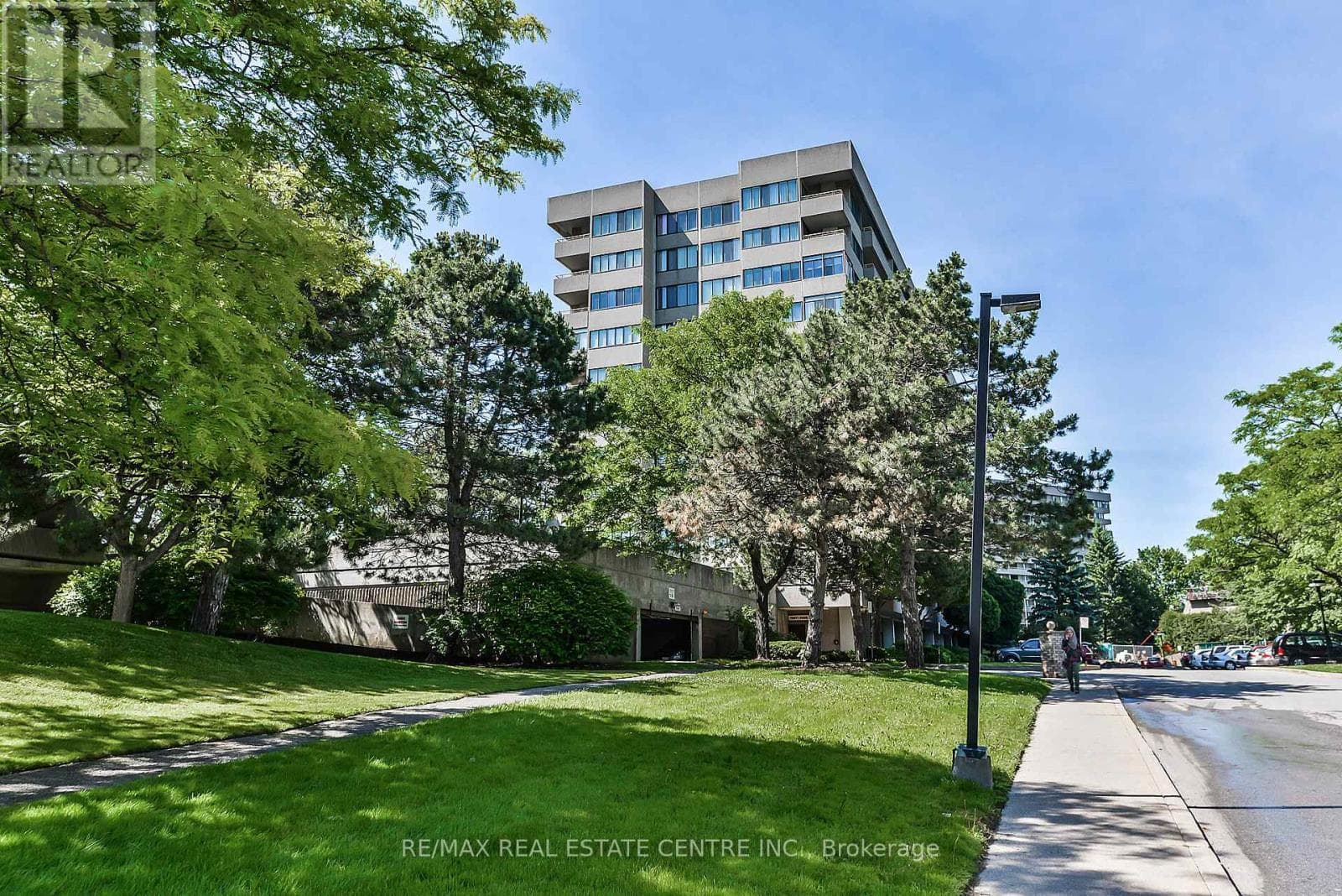 Photo of 410 - 1320 MISSISSAUGA VALLEY BOULEVARD